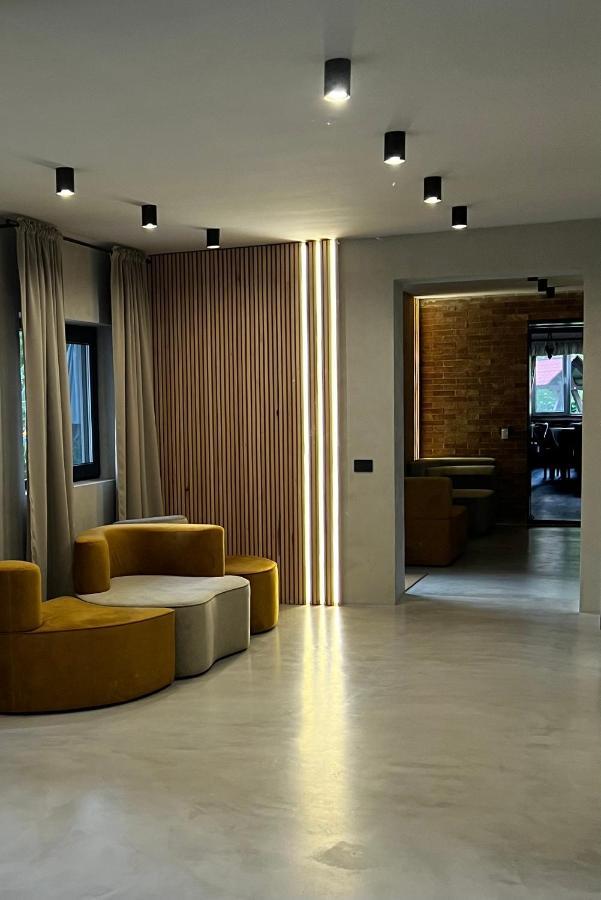 Garden Retreat Junior (Adults Only) Hotel Bran  Bagian luar foto